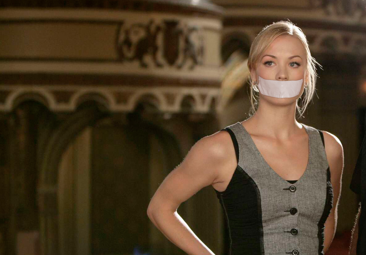 Yvonne Strahovski Hot Australian Actress Wallpapers