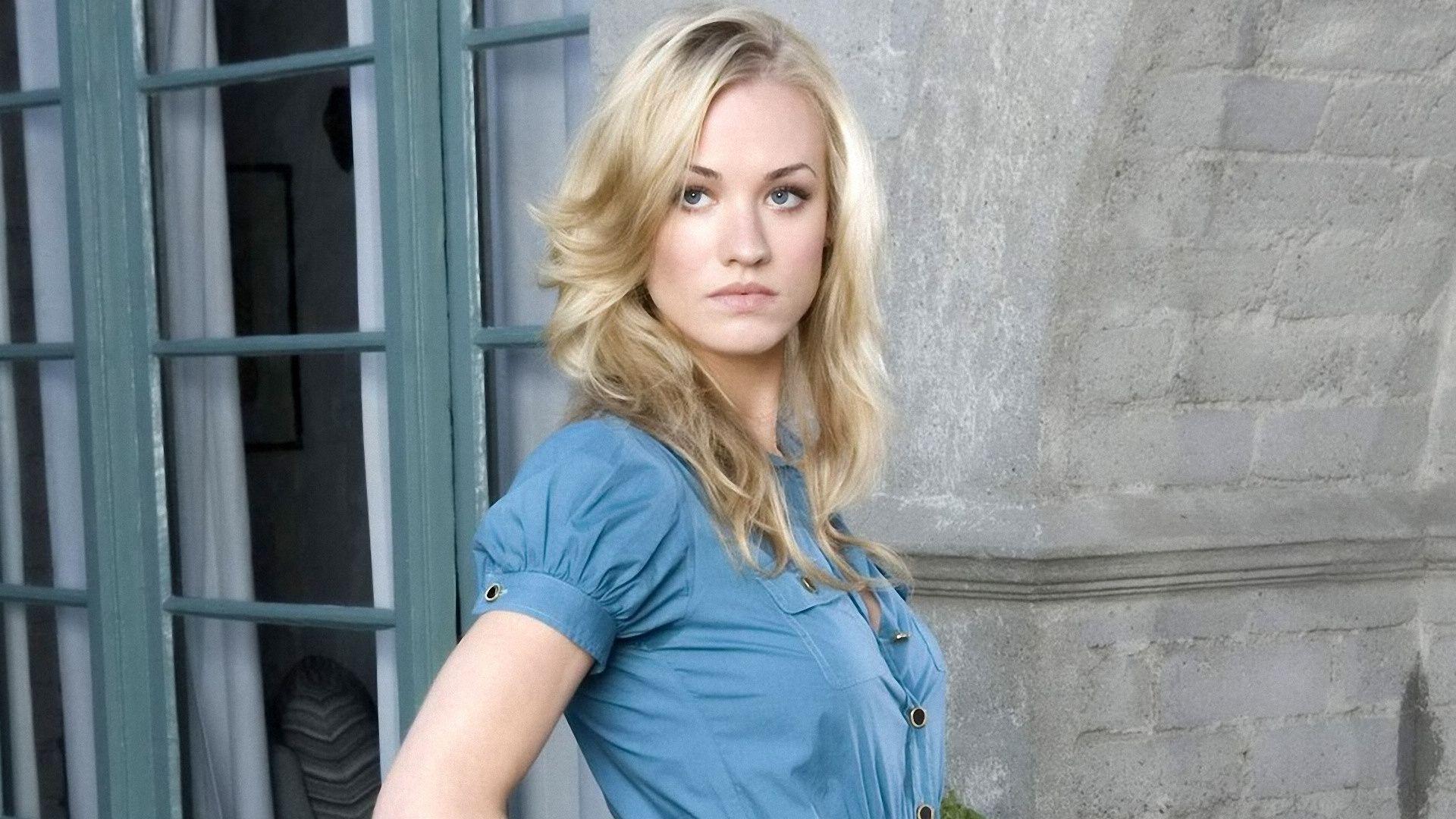 Yvonne Strahovski Wallpapers