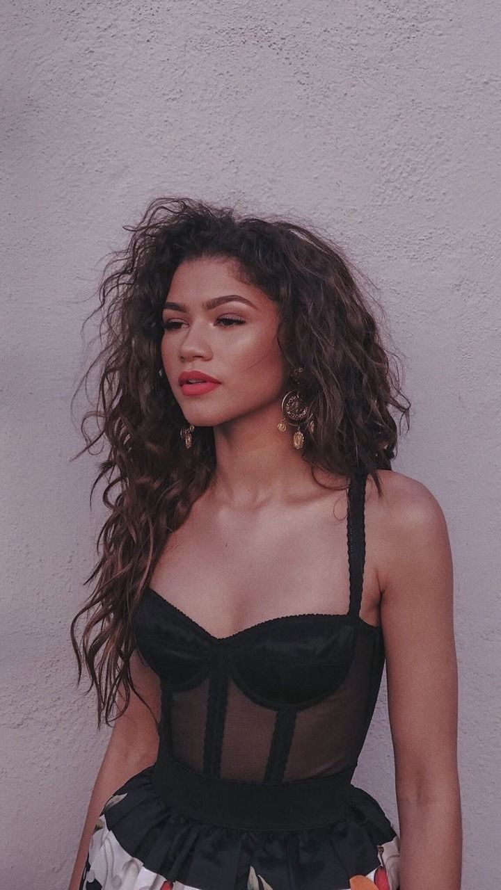 Zendaya Portrait 2021 Wallpapers