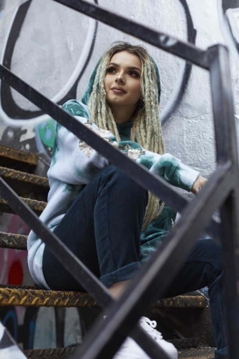 Zhavia Ward Wallpapers