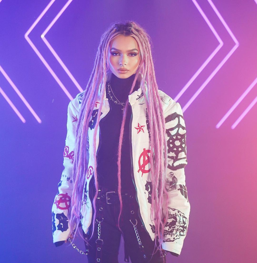 Zhavia Ward Wallpapers