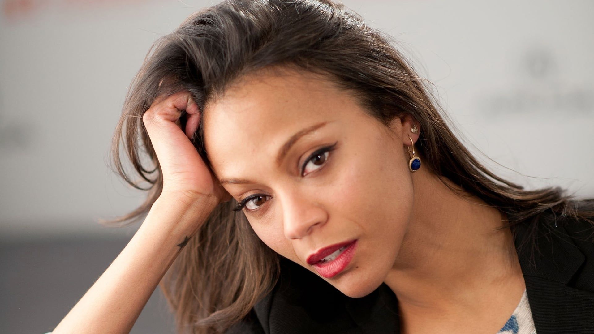 Zoe Saldana Movie Actress Wallpapers