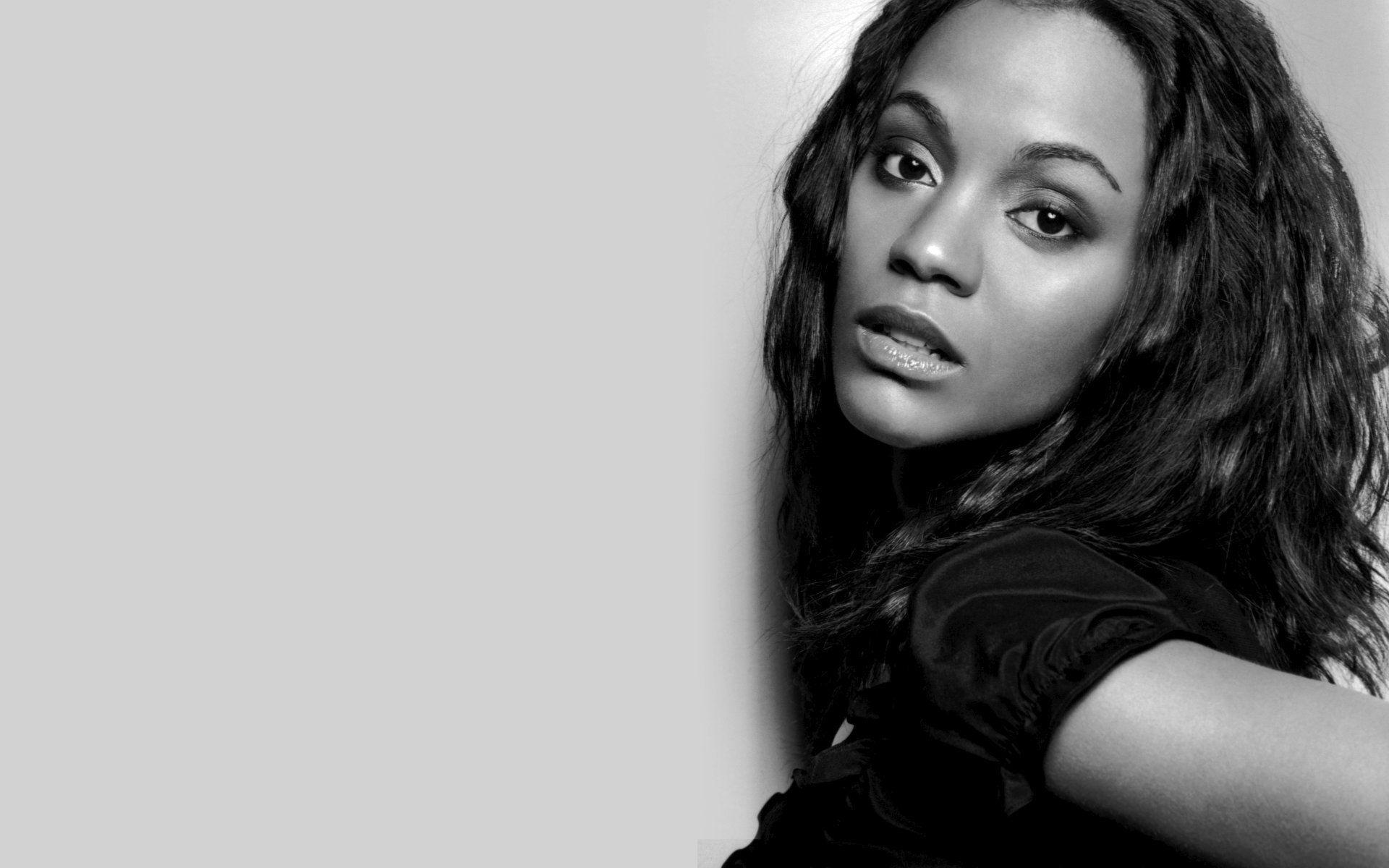 Zoe Saldana Movie Actress Wallpapers