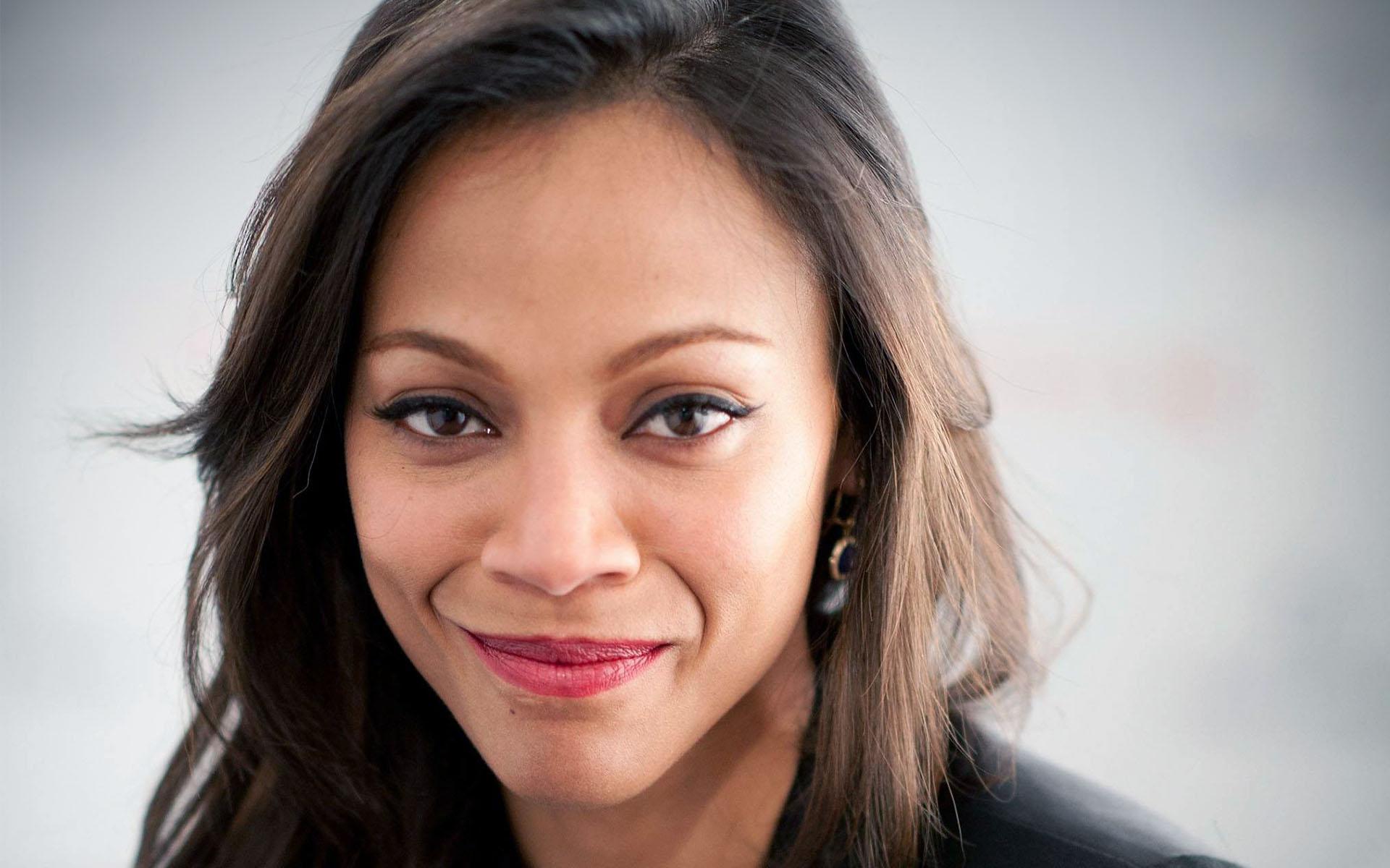 Zoe Saldana Movie Actress Wallpapers