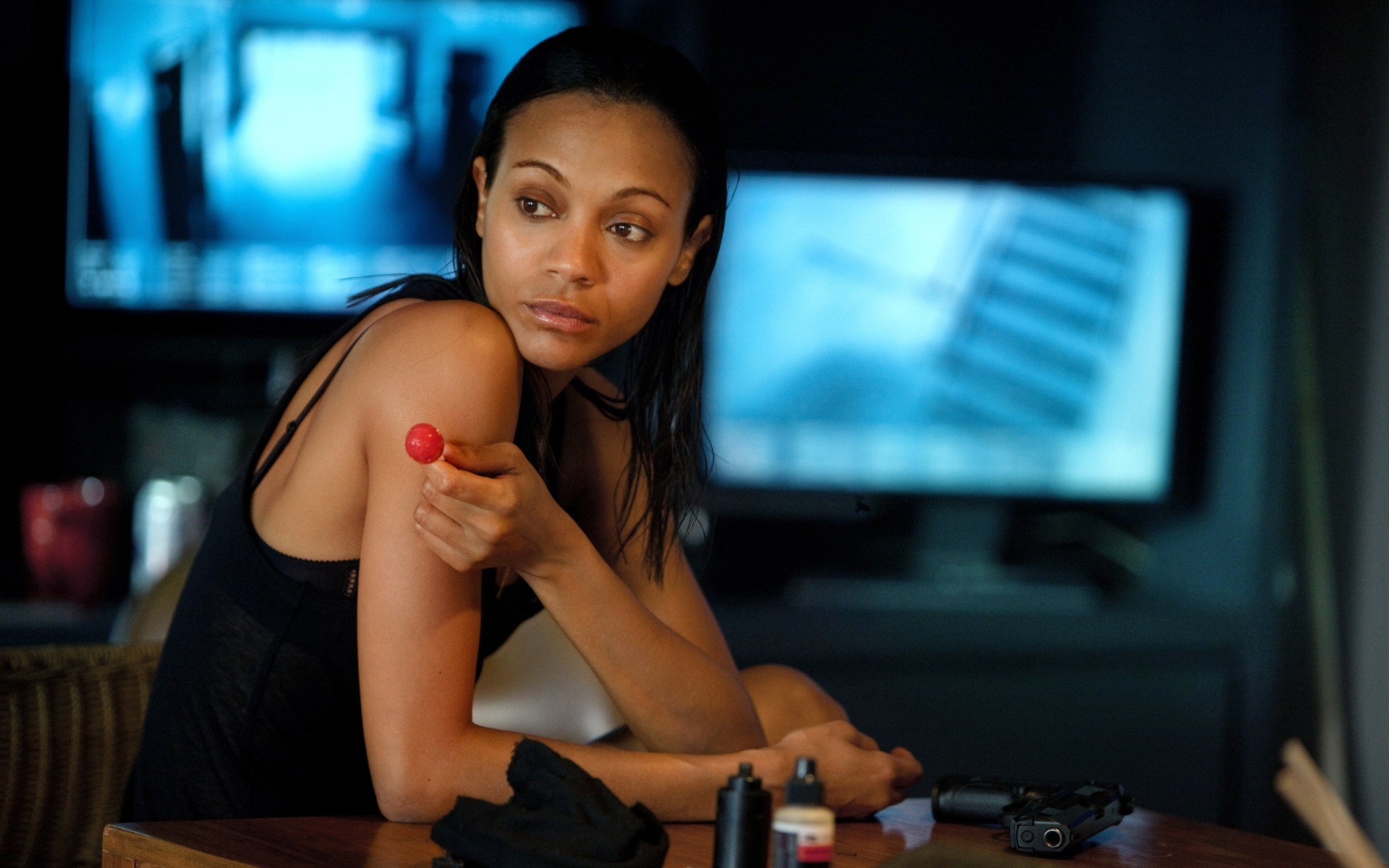 Zoe Saldana Movie Actress Wallpapers