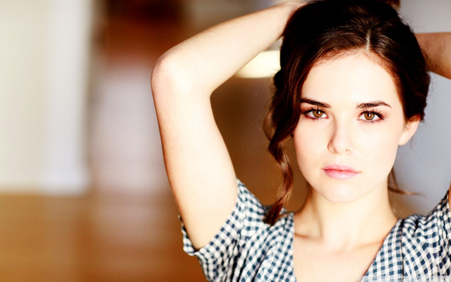 Zoey Deutch 2018 Wallpapers